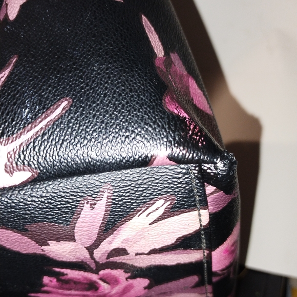 Kate Spade Tote - Picture 2 of 11